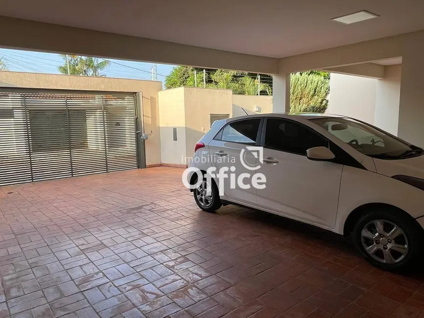 Sobrado com 3 quartos à venda, 450m2 em Cidade Jardim, Anapolis - GO - imagem 3 Foto 3 de Sobrado com 3 quartos à venda, 450m2 em Cidade Jardim, Anapolis - GO
