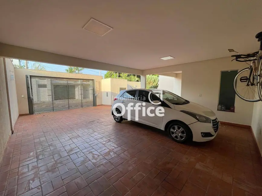 Sobrado com 3 quartos à venda, 450m2 em Cidade Jardim, Anapolis - GO - imagem 6 Foto 6 de Sobrado com 3 quartos à venda, 450m2 em Cidade Jardim, Anapolis - GO