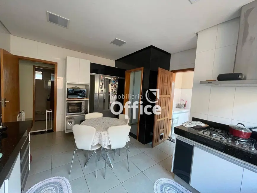 Sobrado com 3 quartos à venda, 450m2 em Cidade Jardim, Anapolis - GO - imagem 7 Foto 7 de Sobrado com 3 quartos à venda, 450m2 em Cidade Jardim, Anapolis - GO