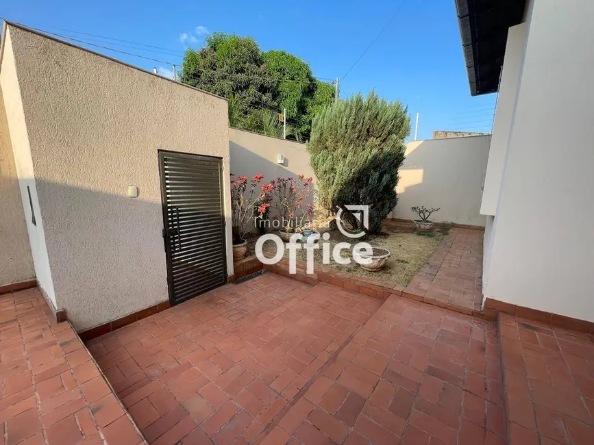 Sobrado com 3 quartos à venda, 450m2 em Cidade Jardim, Anapolis - GO - imagem 4 Foto 4 de Sobrado com 3 quartos à venda, 450m2 em Cidade Jardim, Anapolis - GO