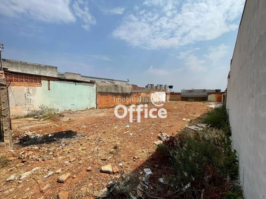 Foto 1 de Terreno / Lote à venda, 370m2 em Anapolis - GO