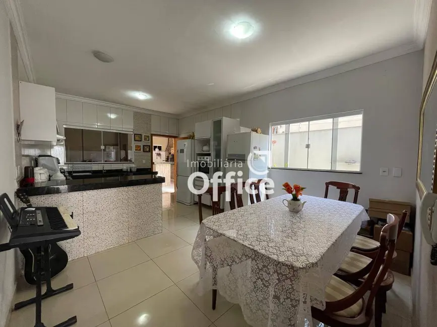 Foto 4 de Casa com 5 quartos à venda, 360m2 em Parque Brasília 2ª Etapa, Anapolis - GO