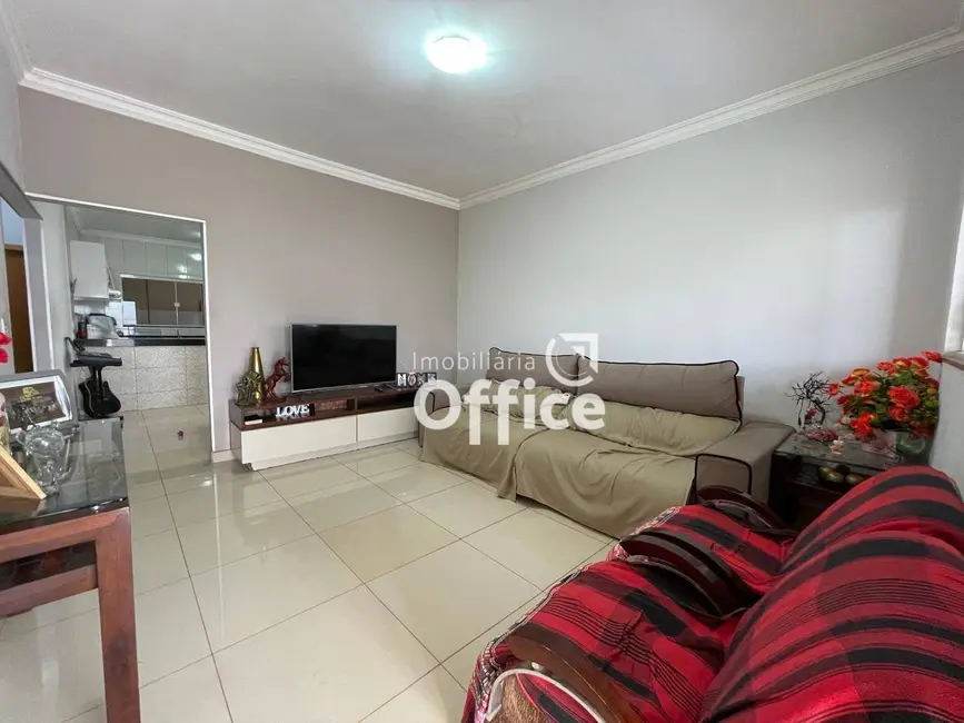 Foto 6 de Casa com 5 quartos à venda, 360m2 em Parque Brasília 2ª Etapa, Anapolis - GO