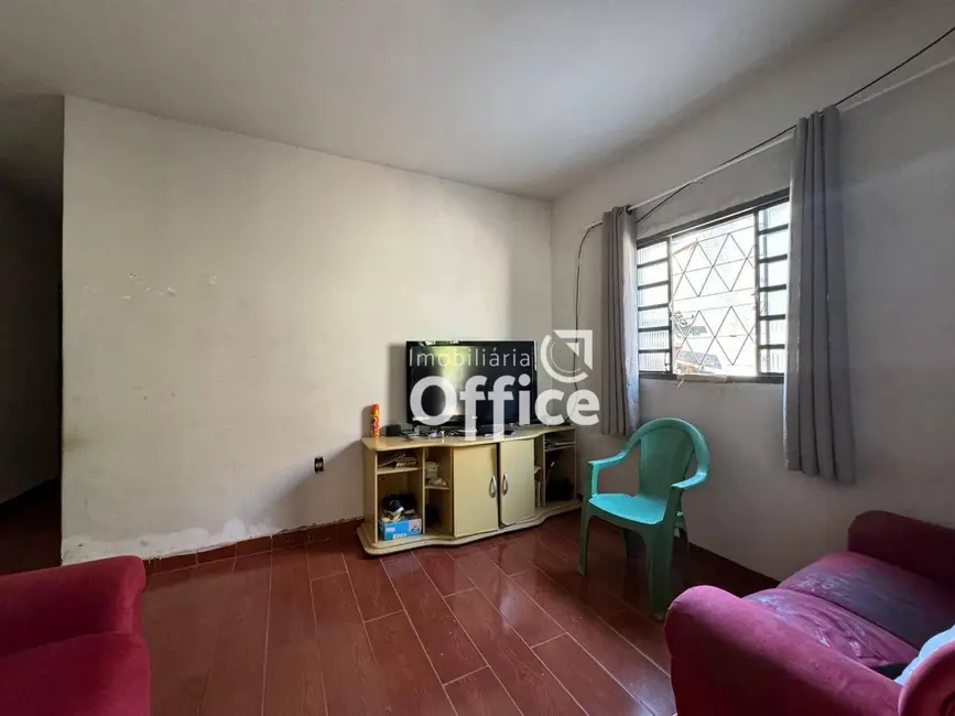 Foto 3 de Casa com 3 quartos à venda, 408m2 em Anapolis - GO