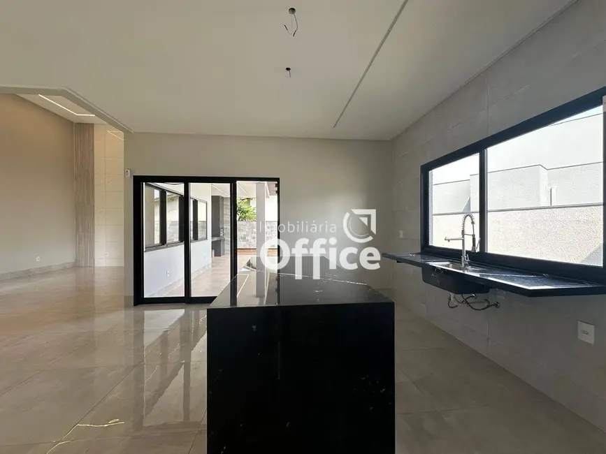 Casa com 3 quartos à venda, 486m2 em Anapolis - GO - imagem 7 Foto 7 de Casa com 3 quartos à venda, 486m2 em Anapolis - GO