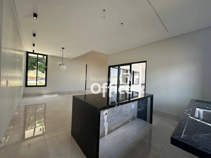 Casa com 3 quartos à venda, 486m2 em Anapolis - GO - imagem 5 Foto 5 de Casa com 3 quartos à venda, 486m2 em Anapolis - GO