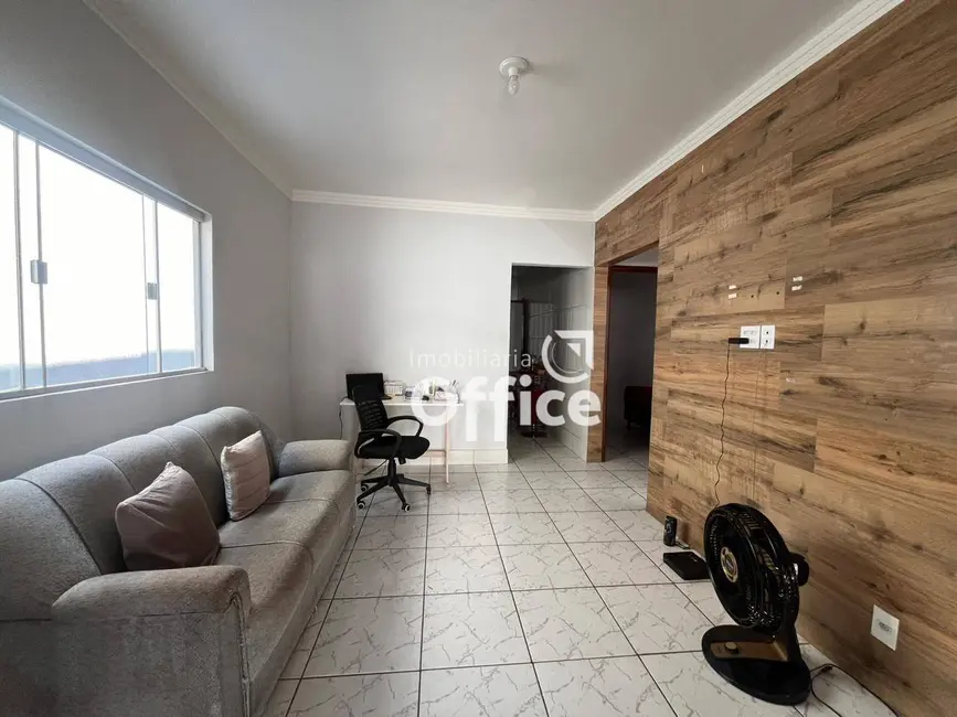 Casa com 3 quartos à venda, 200m2 em Residencial Ayrton Senna, Anapolis - GO - imagem 3 Foto 3 de Casa com 3 quartos à venda, 200m2 em Residencial Ayrton Senna, Anapolis - GO