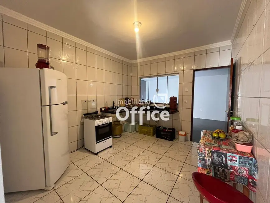 Casa com 3 quartos à venda, 200m2 em Residencial Ayrton Senna, Anapolis - GO - imagem 5 Foto 5 de Casa com 3 quartos à venda, 200m2 em Residencial Ayrton Senna, Anapolis - GO