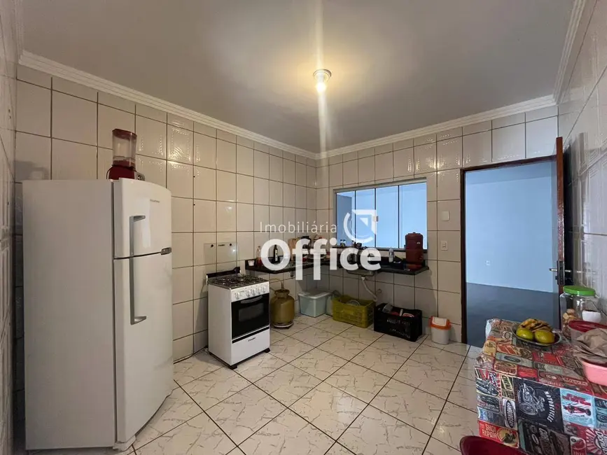 Casa com 3 quartos à venda, 200m2 em Residencial Ayrton Senna, Anapolis - GO - imagem 4 Foto 4 de Casa com 3 quartos à venda, 200m2 em Residencial Ayrton Senna, Anapolis - GO