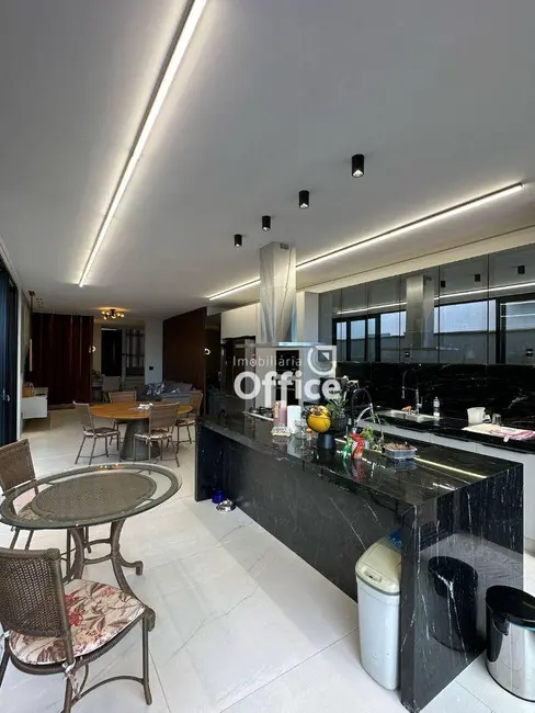Sobrado com 3 quartos à venda, 360m2 em Anapolis - GO - imagem 9 Foto 9 de Sobrado com 3 quartos à venda, 360m2 em Anapolis - GO