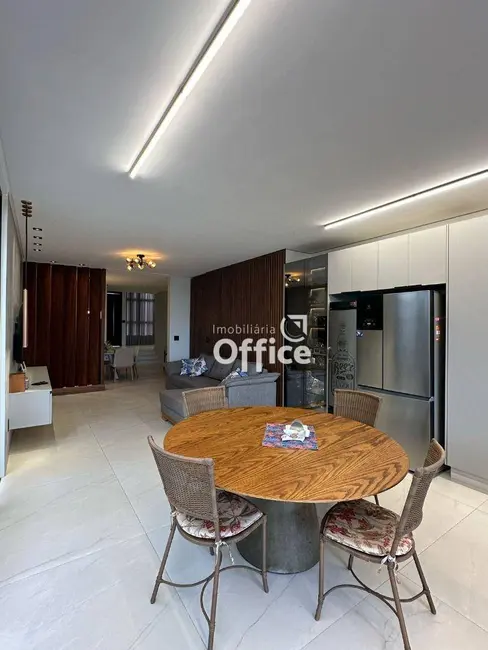 Sobrado com 3 quartos à venda, 360m2 em Anapolis - GO - imagem 6 Foto 6 de Sobrado com 3 quartos à venda, 360m2 em Anapolis - GO