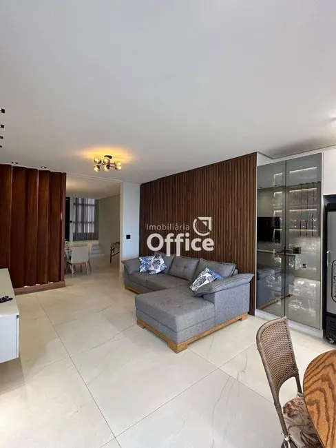 Sobrado com 3 quartos à venda, 360m2 em Anapolis - GO - imagem 5 Foto 5 de Sobrado com 3 quartos à venda, 360m2 em Anapolis - GO