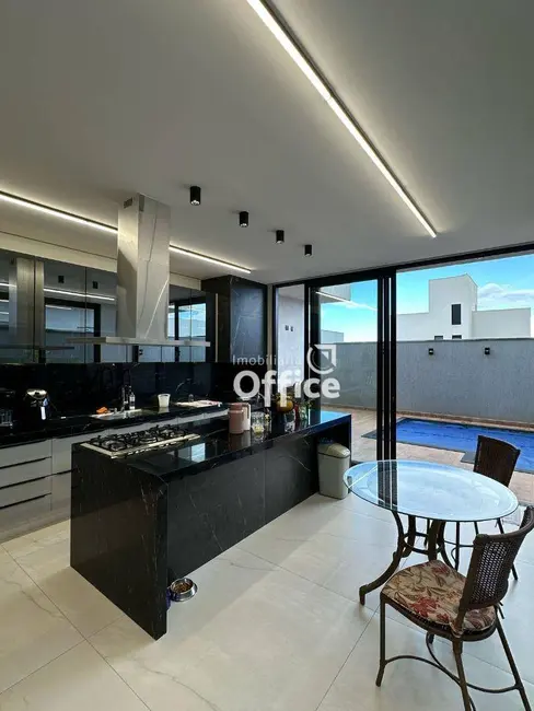 Sobrado com 3 quartos à venda, 360m2 em Anapolis - GO - imagem 8 Foto 8 de Sobrado com 3 quartos à venda, 360m2 em Anapolis - GO