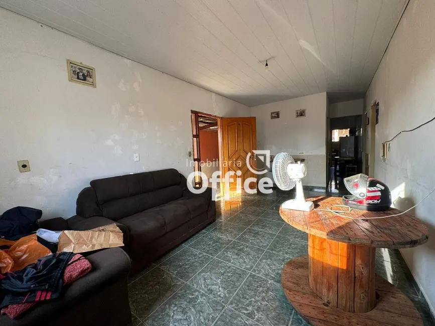 Casa com 3 quartos à venda, 380m2 em Vila Jaiara, Anapolis - GO - imagem 4 Foto 4 de Casa com 3 quartos à venda, 380m2 em Vila Jaiara, Anapolis - GO
