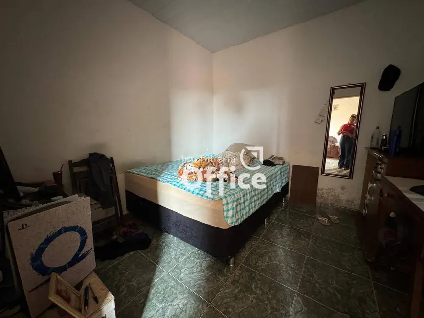 Casa com 3 quartos à venda, 380m2 em Vila Jaiara, Anapolis - GO - imagem 8 Foto 8 de Casa com 3 quartos à venda, 380m2 em Vila Jaiara, Anapolis - GO