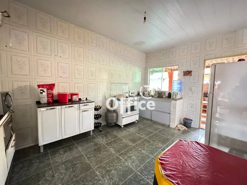 Casa com 3 quartos à venda, 380m2 em Vila Jaiara, Anapolis - GO - imagem 6 Foto 6 de Casa com 3 quartos à venda, 380m2 em Vila Jaiara, Anapolis - GO