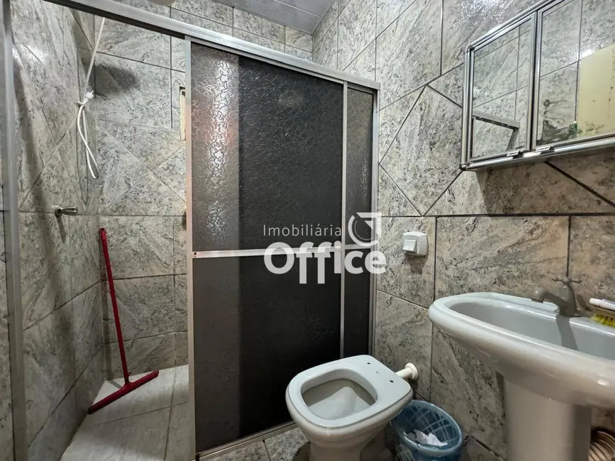 Casa com 3 quartos à venda, 380m2 em Vila Jaiara, Anapolis - GO - imagem 9 Foto 9 de Casa com 3 quartos à venda, 380m2 em Vila Jaiara, Anapolis - GO