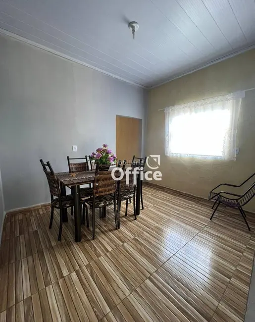 Foto 6 de Casa com 2 quartos à venda, 300m2 em Vila Jaiara, Anapolis - GO