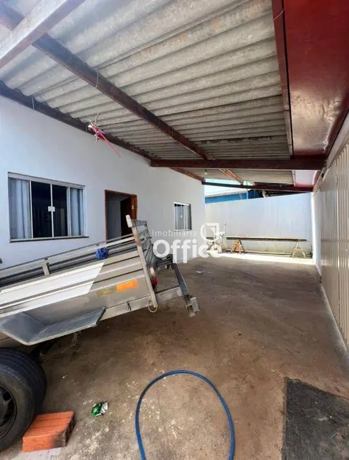 Foto 2 de Casa com 2 quartos à venda, 300m2 em Vila Jaiara, Anapolis - GO