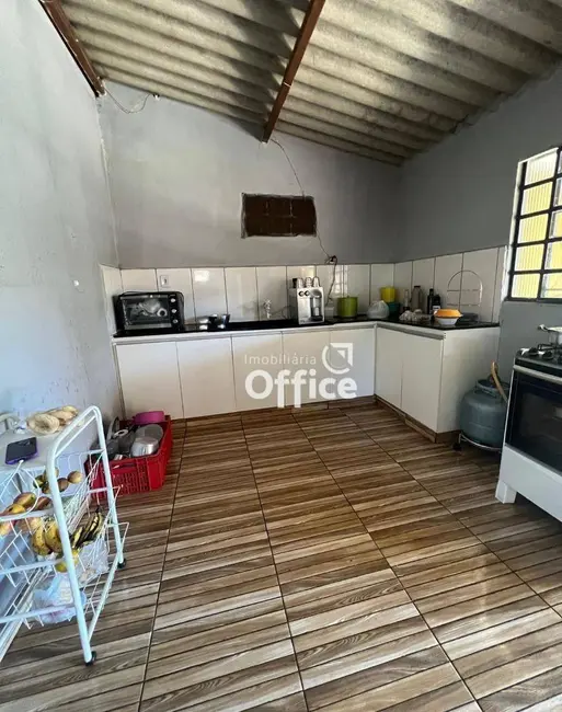 Foto 9 de Casa com 2 quartos à venda, 300m2 em Vila Jaiara, Anapolis - GO