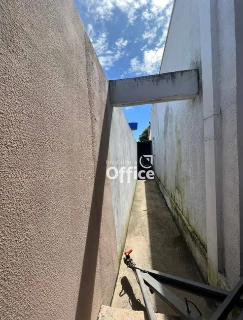 Foto 3 de Casa com 2 quartos à venda, 300m2 em Vila Jaiara, Anapolis - GO