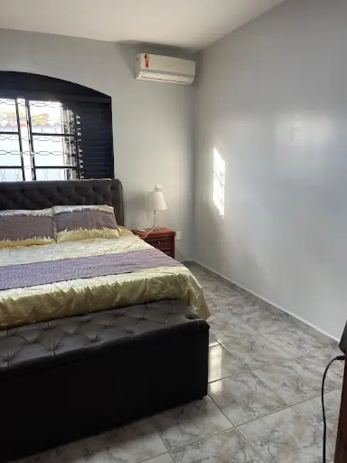Casa com 3 quartos à venda, 613m2 em Residencial Araujoville, Anapolis - GO - imagem 2 Foto 2 de Casa com 3 quartos à venda, 613m2 em Residencial Araujoville, Anapolis - GO
