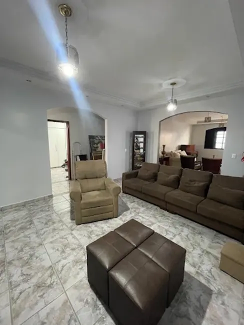 Casa com 3 quartos à venda, 613m2 em Residencial Araujoville, Anapolis - GO - imagem 8 Foto 8 de Casa com 3 quartos à venda, 613m2 em Residencial Araujoville, Anapolis - GO