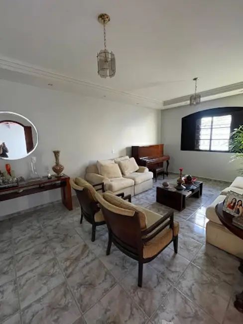 Casa com 3 quartos à venda, 613m2 em Residencial Araujoville, Anapolis - GO - imagem 6 Foto 6 de Casa com 3 quartos à venda, 613m2 em Residencial Araujoville, Anapolis - GO