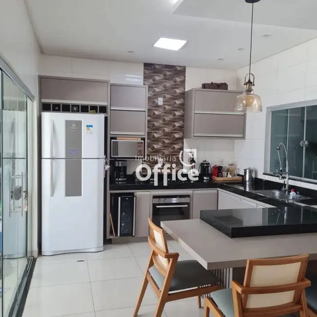 Foto 1 de Casa com 3 quartos à venda, 180m2 em Itamaraty, Anapolis - GO