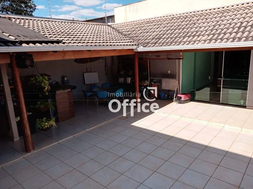 Foto 3 de Casa com 3 quartos à venda, 300m2 em Anapolis - GO