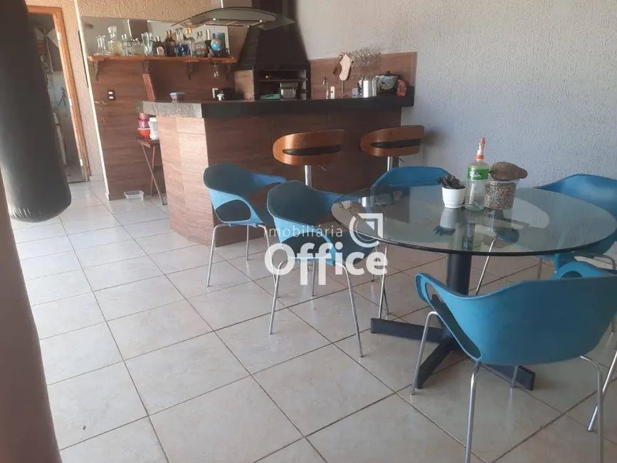 Foto 8 de Casa com 3 quartos à venda, 300m2 em Anapolis - GO