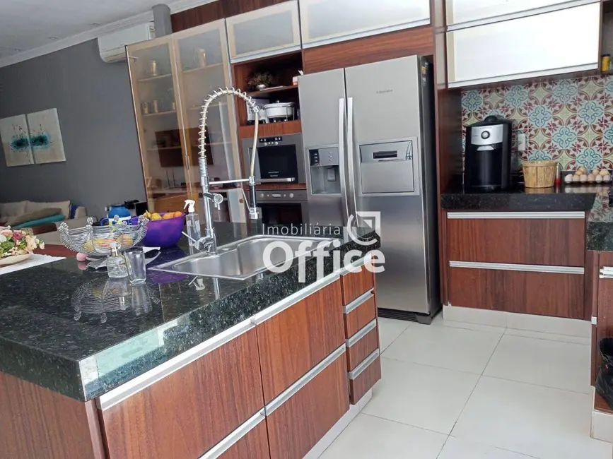 Foto 7 de Casa com 3 quartos à venda, 300m2 em Anapolis - GO