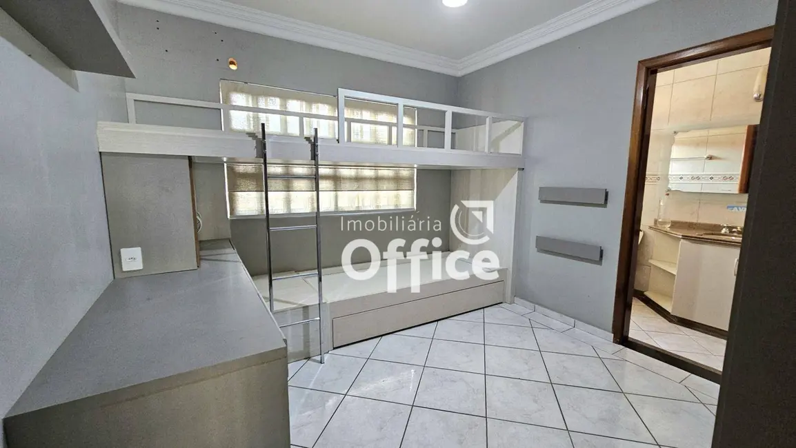 Foto 2 de Casa com 4 quartos à venda, 444m2 em Jardim Bandeirante, Anapolis - GO