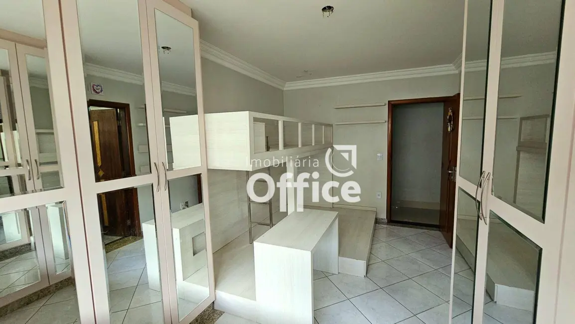 Foto 1 de Casa com 4 quartos à venda, 444m2 em Jardim Bandeirante, Anapolis - GO