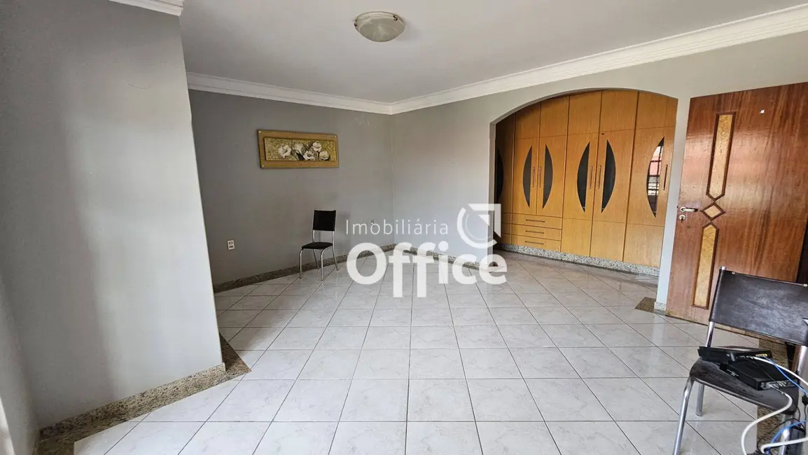 Foto 8 de Casa com 4 quartos à venda, 444m2 em Jardim Bandeirante, Anapolis - GO