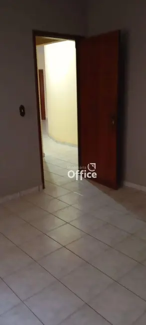 Foto 8 de Casa com 4 quartos à venda, 456m2 em Vila Jaiara, Anapolis - GO