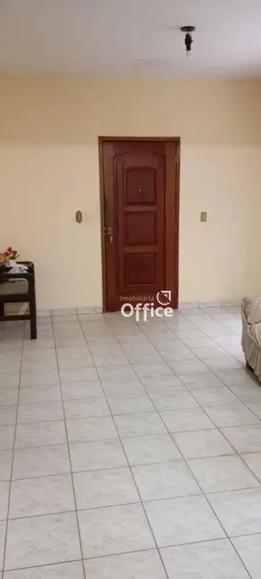 Foto 1 de Casa com 4 quartos à venda, 456m2 em Vila Jaiara, Anapolis - GO