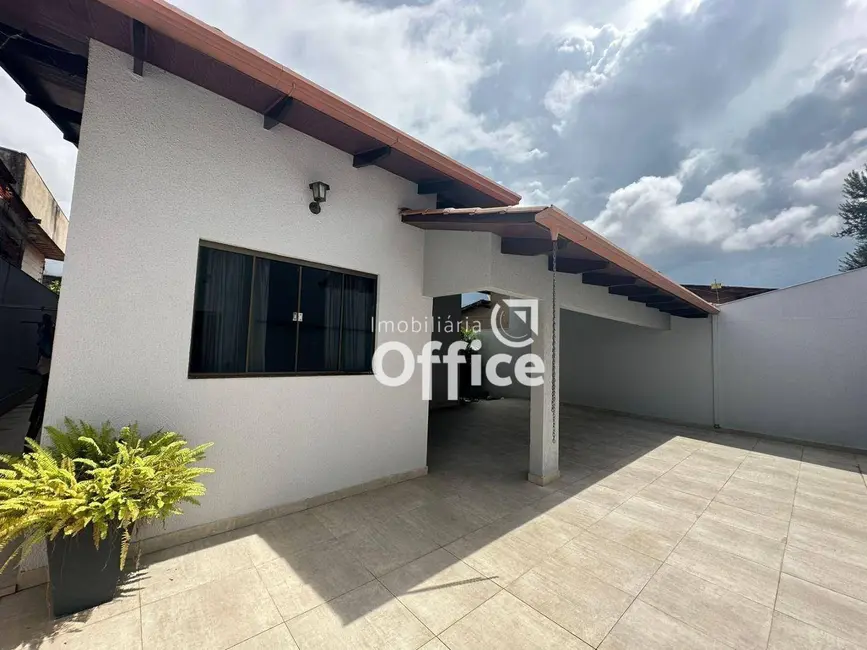 Foto 1 de Casa com 3 quartos à venda, 360m2 em Jardim Europa, Anapolis - GO