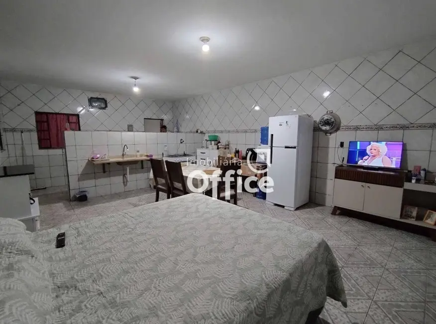 Foto 5 de Casa com 3 quartos à venda, 360m2 em Vila Jaiara, Anapolis - GO