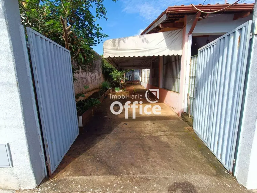 Foto 2 de Casa com 3 quartos à venda, 360m2 em Vila Jaiara, Anapolis - GO