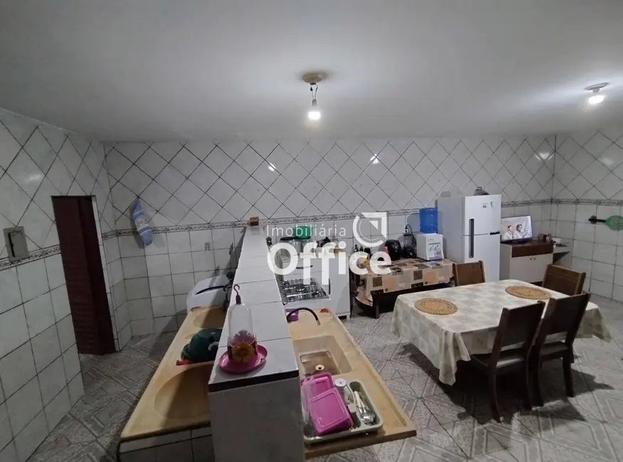 Foto 4 de Casa com 3 quartos à venda, 360m2 em Vila Jaiara, Anapolis - GO