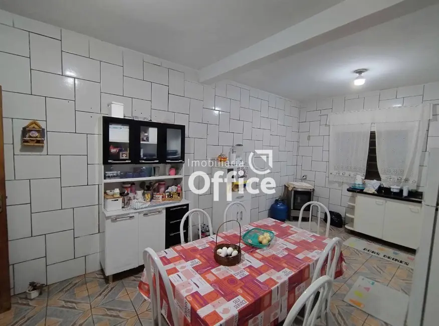 Foto 8 de Casa com 3 quartos à venda, 360m2 em Vila Jaiara, Anapolis - GO