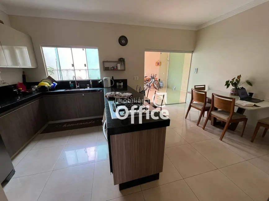 Foto 6 de Casa com 3 quartos à venda, 360m2 em Jardim Europa, Anapolis - GO