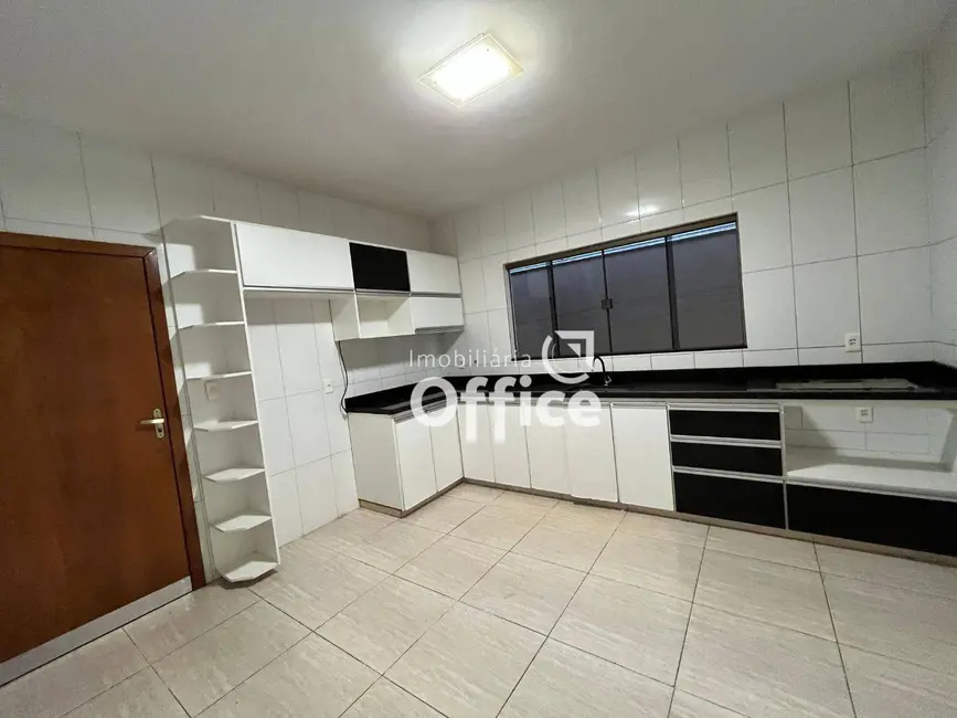 Sobrado com 4 quartos à venda, 200m2 em Loteamento Residencial Verona, Anapolis - GO - imagem 9 Foto 9 de Sobrado com 4 quartos à venda, 200m2 em Loteamento Residencial Verona, Anapolis - GO