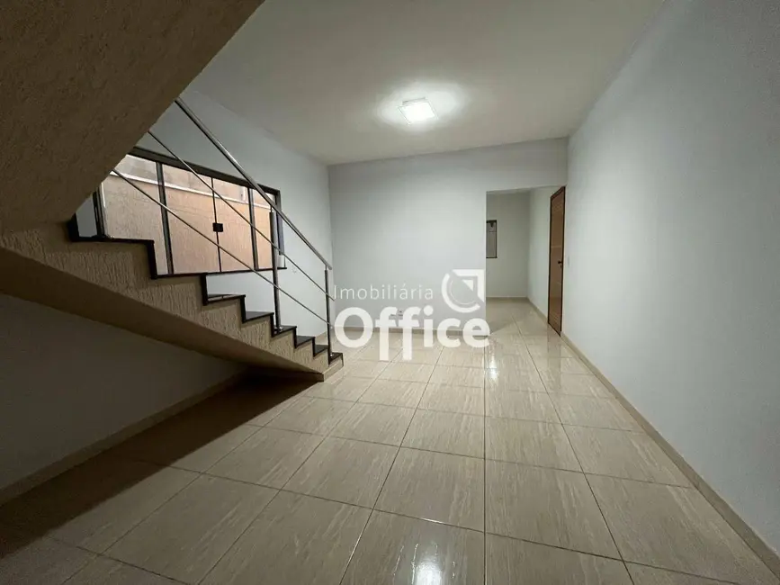 Sobrado com 4 quartos à venda, 200m2 em Loteamento Residencial Verona, Anapolis - GO - imagem 7 Foto 7 de Sobrado com 4 quartos à venda, 200m2 em Loteamento Residencial Verona, Anapolis - GO