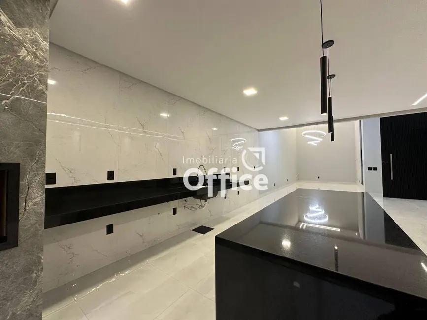 Foto 9 de Casa com 3 quartos à venda, 360m2 em Residencial Jardins do Lago, Anapolis - GO