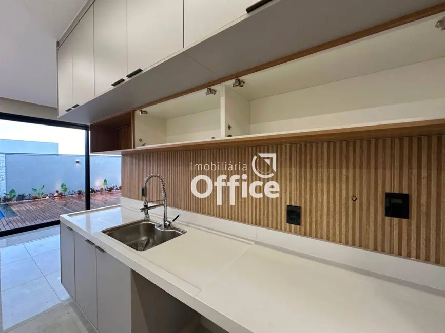 Foto 8 de Casa de Condomínio com 3 quartos à venda, 360m2 em Condomínio Residencial Grand Trianon, Anapolis - GO