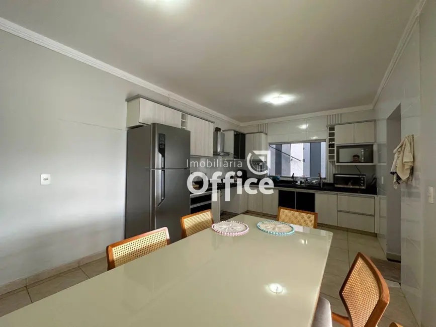 Foto 5 de Casa com 3 quartos à venda, 300m2 em Parque Brasília, Anapolis - GO