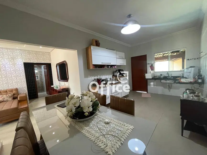 Casa com 4 quartos à venda, 373m2 em Residencial Itatiaia, Anapolis - GO - imagem 4 Foto 4 de Casa com 4 quartos à venda, 373m2 em Residencial Itatiaia, Anapolis - GO