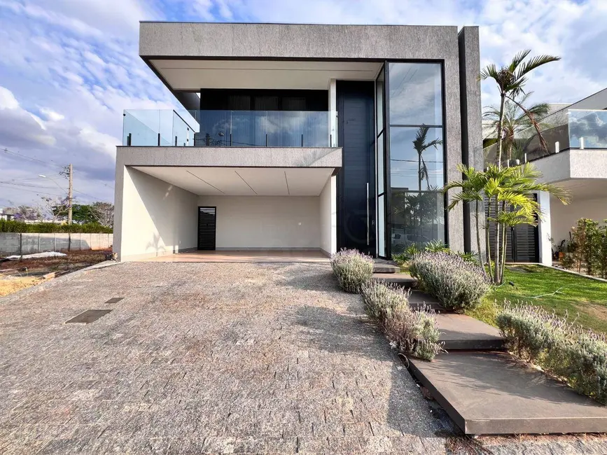 Foto 1 de Sobrado com 3 quartos à venda, 360m2 em Anapolis - GO